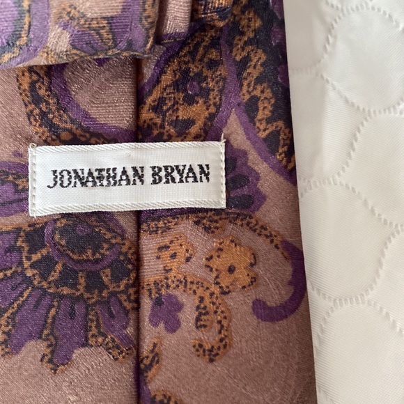 JONATHAN BRYAN TIE . - Picture 3 of 5